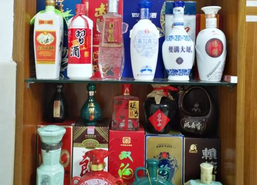 四川70歲大爺曬藏酒,滿(mǎn)屋白酒引起熱議,網(wǎng)友 老爺子不是一般人